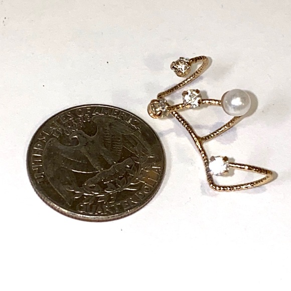 Gold Diamond & Pearl Ear Cuff - Picture 2 of 2